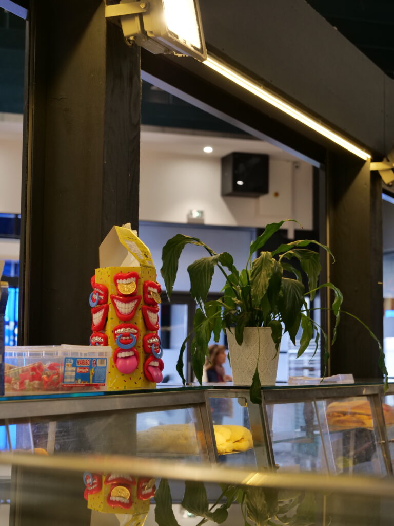 LE SNAKING CAFE