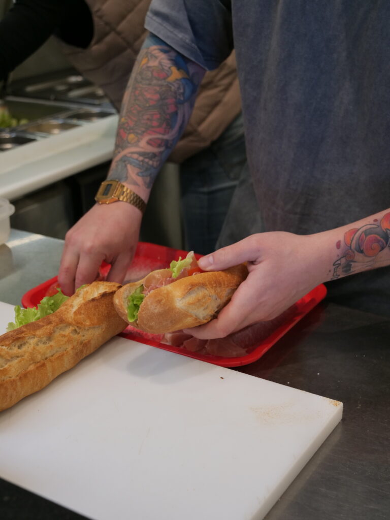 LE SNAKING CAFE
