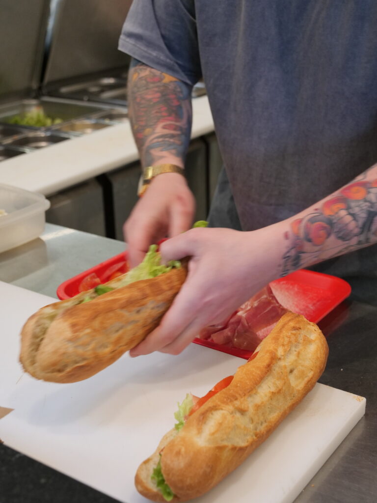 LE SNAKING CAFE